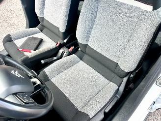 Citroën C3 1.2 PureTech 82pk ELLE - nap - navi - pdc - line assist - lmv - carplay - clima - cruise - grijs dak picture 18
