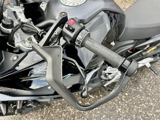 BMW F 900 R XR Triple Black 105pk - 2025 - 8885km - verwarmde handvatten - keyless - alarm - brembo -hoogte verstelling veer picture 27