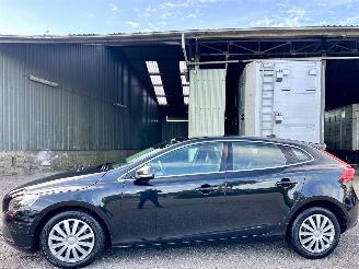 skadebil auto Volvo V-40 1.6 T4 179pk automaat Summum - xenon - navi - camera - keyless - front + line + side assist 2012/12