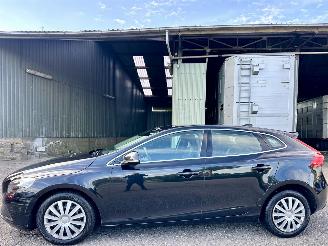 Avarii autoturisme Volvo V-40 1.6 T4 179pk automaat Summum - xenon - navi - camera - keyless - front + line + side assist 2012/12