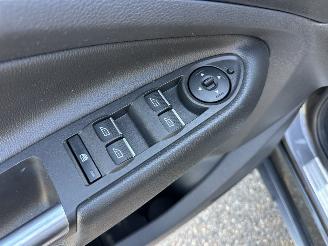 Ford Kuga 1.5 EcoB Turbo 150pk 6-bak ST-Line - nap - navi - xenon - park assist - leer + alcantara - zwarte hemel - keyless picture 23