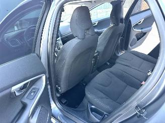 Volvo V-40 1.6 D2 114pk 6-bak Momentum - navi - camera - velgen - sfeerverl - getint glas - pdc - rijdbaar picture 57