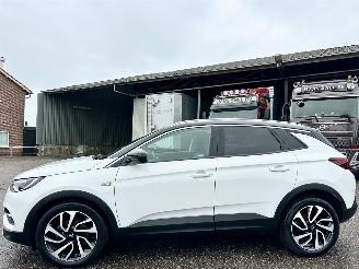 krockskadad bil auto Opel Grandland X 1.2 Turbo 131pk aut Innovation - 360cam - keyless - nav - line + side assist - stoelkoeling - stuurverw - stoelverw v+a 2018/7