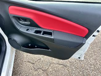 Toyota Yaris 1.3 VVT-i 99pk aut + f1 Dynamic - 48dkm nap - 1e eig - navi - cam - pdc v+a - airco - cruise - parelmoer picture 48