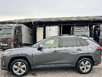 Auto incidentate Toyota Rav-4 2.5 Hybrid 178pk Business Intro - nap - alarm - navi - 2x cam - leer - keyless - jbl - front + line assist 2019/11