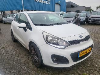 Voiture accidenté Kia Rio 1.2 cvvt  Super pack 5 drs 2011/9