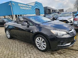 damaged passenger cars Opel Cascada Cascada 1.6 Turbo AUTOM Innovation  180 PK rijdbaar 2018/7