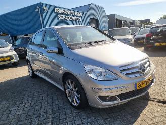 uszkodzony samochody osobowe Mercedes B-klasse MB B-klasse 150 avandgarde automaat 2006/7