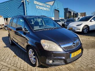 damaged passenger cars Opel Zafira ZAFIRA 7 zitplaatsen 1.6  105 pk 2008/1
