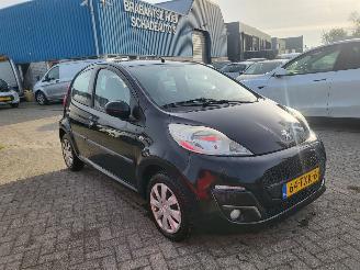 Damaged car Peugeot 107 Peugeot 107 1.0 Active goed rijden en goede airco 2012/4