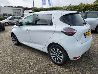 Renault Zoé incl accu INTENSE  51 KW met CCS lader  8000 km GEEN SCHADE technisch probleem picture 16