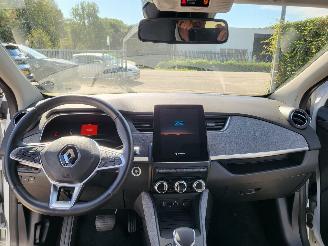 Renault Zoé incl accu INTENSE  51 KW met CCS lader  8000 km GEEN SCHADE technisch probleem picture 3