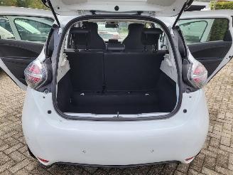 Renault Zoé incl accu INTENSE  51 KW met CCS lader  8000 km GEEN SCHADE technisch probleem picture 7