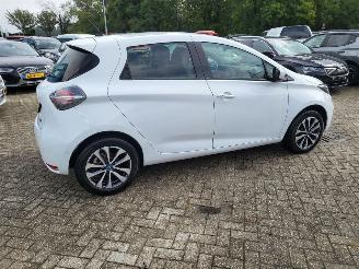 Renault Zoé incl accu INTENSE  51 KW met CCS lader  8000 km GEEN SCHADE technisch probleem picture 9