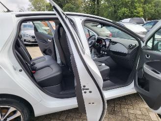 Renault Zoé incl accu INTENSE  51 KW met CCS lader  8000 km GEEN SCHADE technisch probleem picture 5