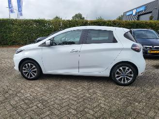 Renault Zoé incl accu INTENSE  51 KW met CCS lader  8000 km GEEN SCHADE technisch probleem picture 19