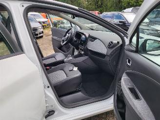 Renault Zoé incl accu INTENSE  51 KW met CCS lader  8000 km GEEN SCHADE technisch probleem picture 11