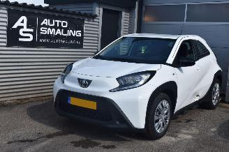 Vaurioauto  passenger cars Toyota Aygo X 1.0 VVT-i MT Play 72Pk *Airco/Camera 2023/10
