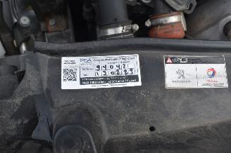 Peugeot 2008 1.2 Puretech GT-Line 110Pk *Navi/Clima/Camera picture 17