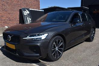 Unfallwagen Volvo V-60 2.0 T6 Plug-in Hybrid AWD Plus Dark 253Pk *Navi/Clima/Camera/Panorama/Stoelverwarming 2024/7