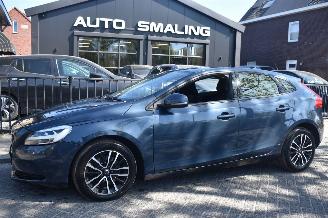 Damaged car Volvo V-40 1.5 T2 Kinetic 122Pk *Navi/Clima/Stoelverwarrming 2020/9