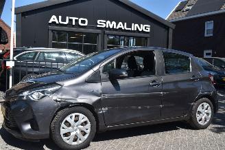 Schadeauto Toyota Yaris 1.5 Hybrid Aspiration 75Pk *Navi/Clima/Camera 2017/8