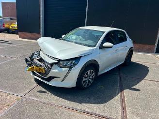 Damaged car Peugeot e-208 50Kwh EV Allure 136Pk *Navi/Clima 2020/7