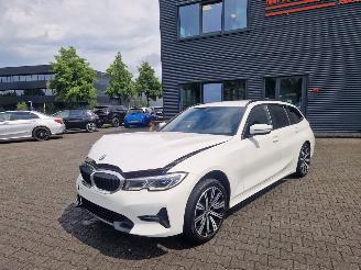 krockskadad bil auto BMW 3-serie 2.0LTr 115KW AUTOM / SPORTLEER / HEAD UPP / ZWARTE HEMEL 2021/7