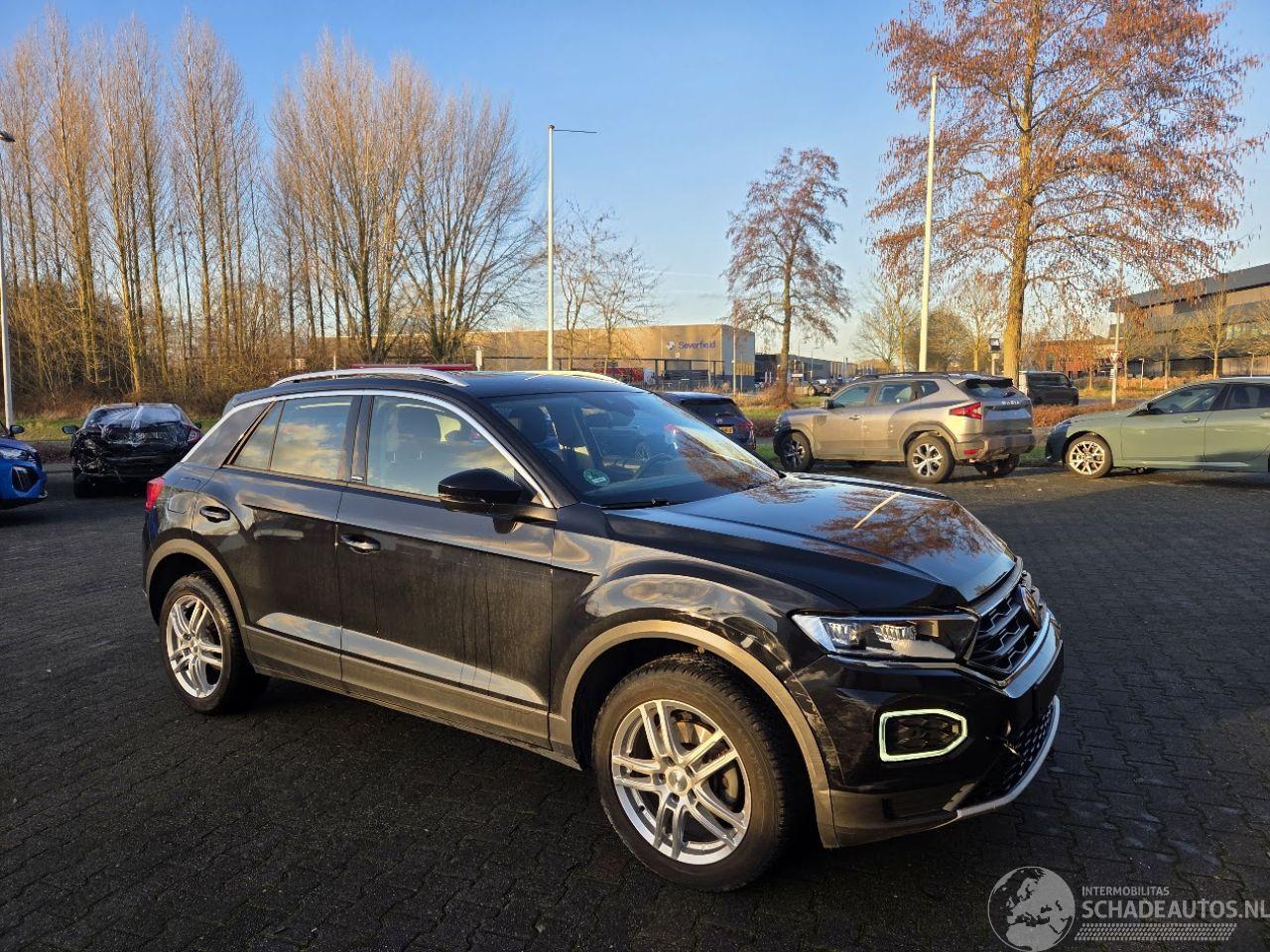 Volkswagen T-Roc 1.5-110kw / AUTOM / NAVI / CAMERA / STOELVERW