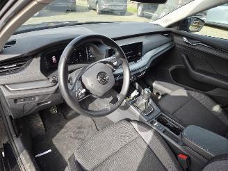 Skoda Octavia 1.5 TSi 110kw / CAMERA / NAVI picture 18