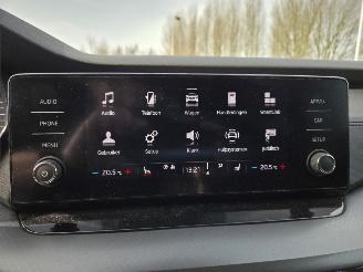 Skoda Octavia 1.5 TSi 110kw / CAMERA / NAVI picture 19