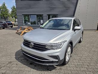 Unfallwagen Volkswagen Tiguan 1.5 TSi 110kw / Dig Cockpit / Stoelverw / Navi / Camera 2024/1