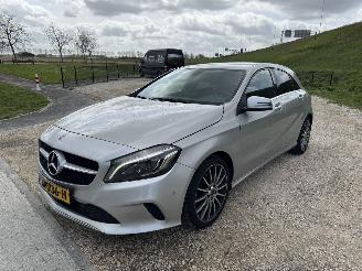Schadeauto Mercedes A-klasse 180 prestige automaat/navi/camera 2017/11