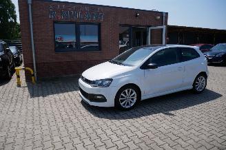 damaged passenger cars Volkswagen Polo HIGHLINE R-LINE 2016/5