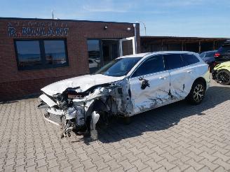 damaged passenger cars Volvo V-60  2023/7