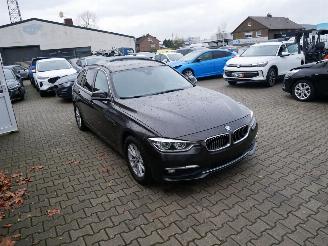 BMW 3-serie 320 D LUXURY X-DRIVE PANORAMADAK LEER LED picture 2