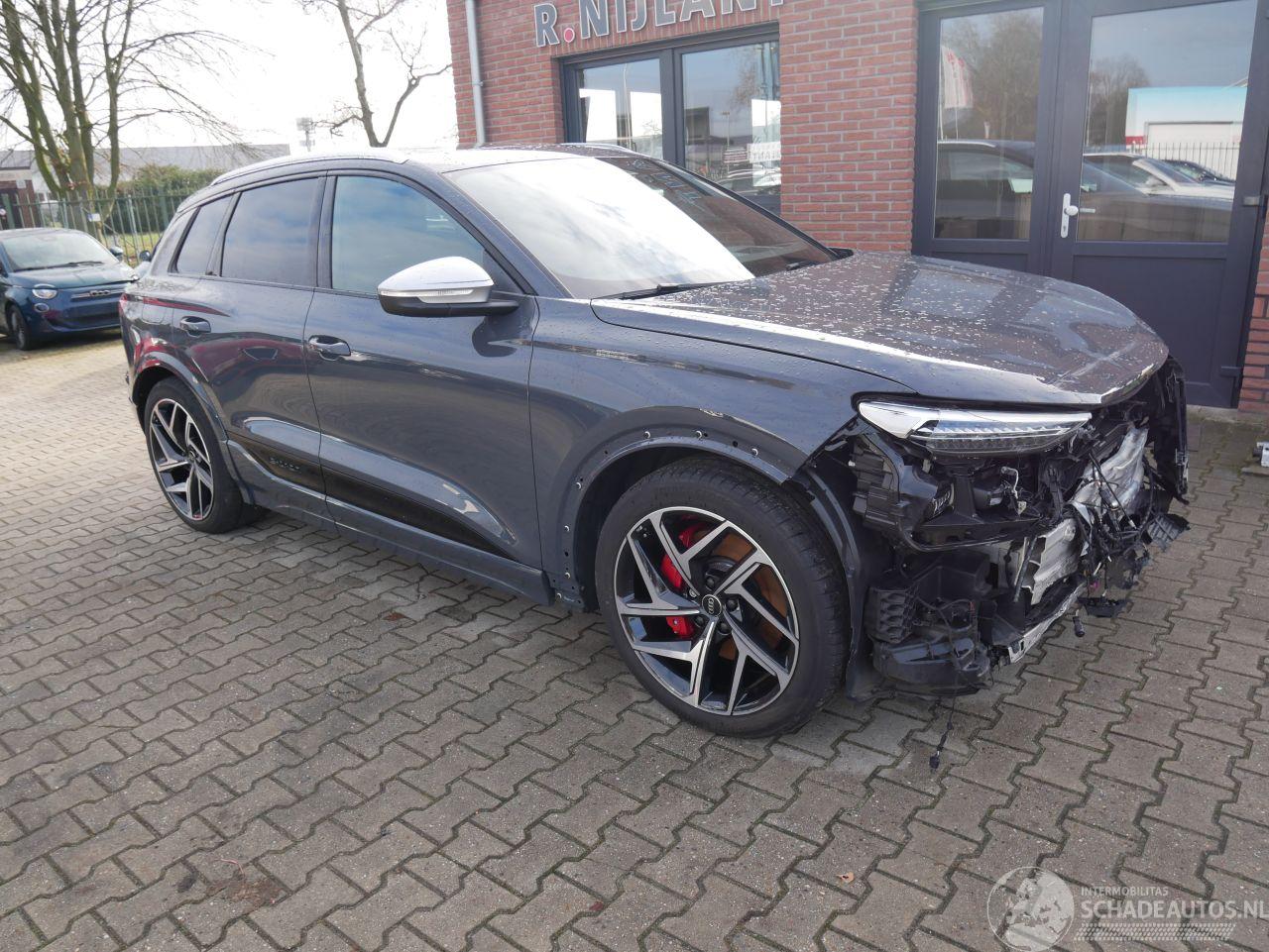 Audi SQ6 SQ6 e-tron PANORAMADAK 360 KW ACC HUD S.LINE STOELEN B & O
