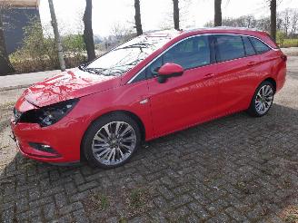 Damaged car Opel Astra 1.6 TURBO SPORTS INNOVATION LED SCHUIFDAK LEER 2017/9