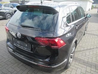 uszkodzony samochody osobowe Volkswagen Tiguan 1.5TSI 150pk DSG-Aut. R-LINE Climatronic Leer Navi Panorama-D Camera ..... 2020/6