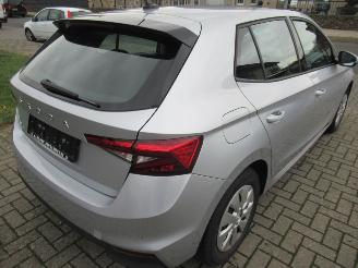 Coche accidentado Skoda Fabia 1.0B Ambition 33.800km!!  Start&Stop Climatronic StoelVerwarming CruiseControl Parktronic.... 2024/1