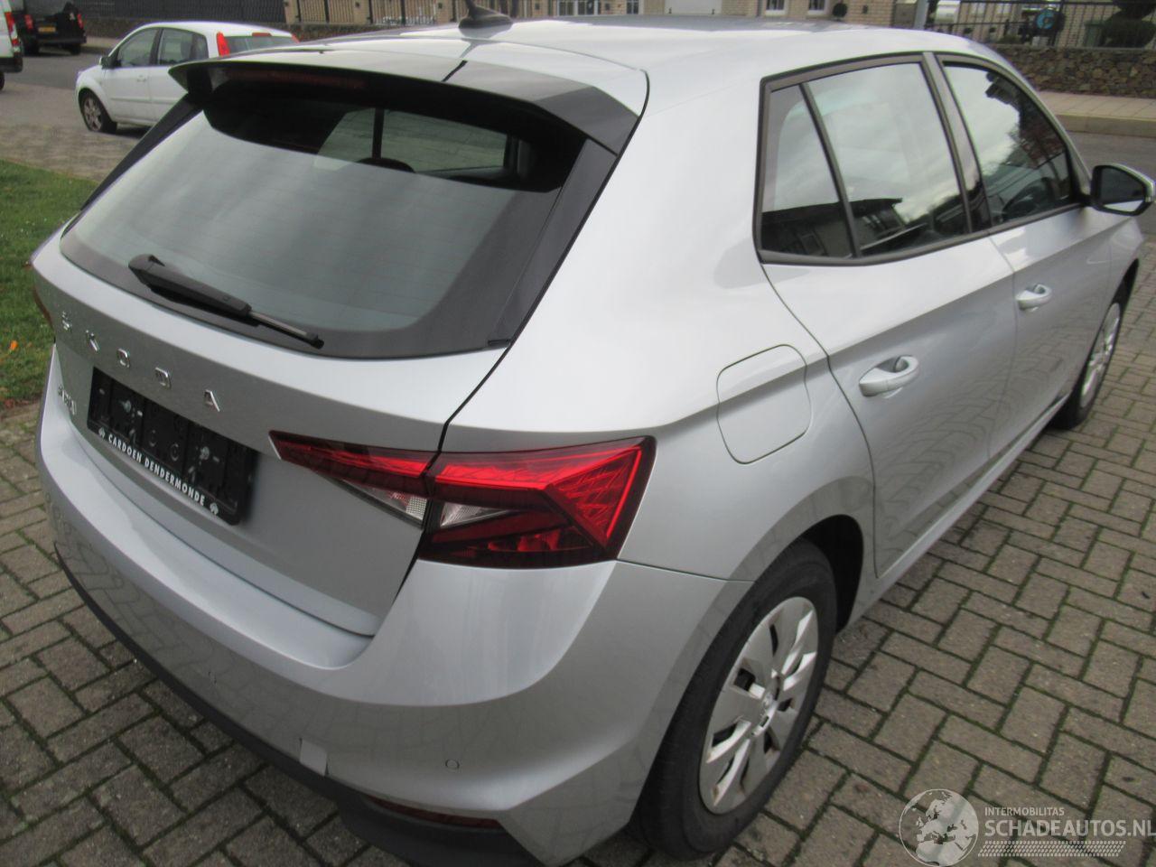 Skoda Fabia 1.0B Ambition 33.800km!!  Start&Stop Climatronic StoelVerwarming Keyless-Go  CruiseControl  Parktronic....