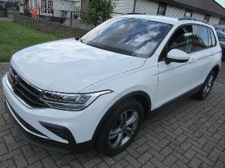 Voiture accidenté Volkswagen Tiguan 2.0TSI 190pk DSG Aut. 4MOTION 4x4  Climatronic Navi Camera TrekHaak-Klapbaar... 2024/7