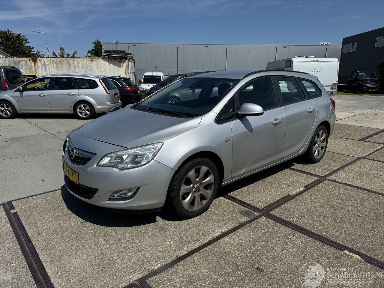 Opel Astra 1.4 Cosmo Sportstourer