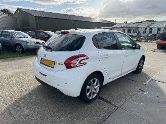 Peugeot 208 1.2 pure tech Style picture 3