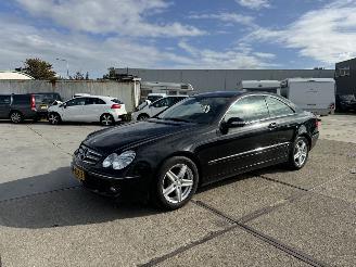 krockskadad bil auto Mercedes CLK 220 CDI COUPE Eleg. 2009/1