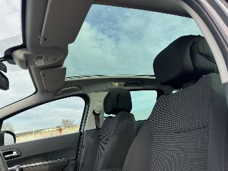 Peugeot 5008 1.6 THP Family 7p picture 19