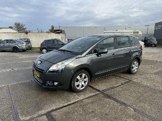 krockskadad bil auto Peugeot 5008 1.6 THP Family 7p 2011/6