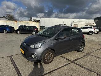 Unfallwagen Hyundai I-10 1.0 i-Motion 2015/4