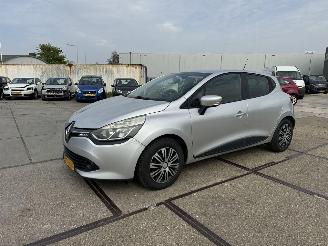 skadebil auto Renault Clio 1.5 DCI Eco Expression 2015/9