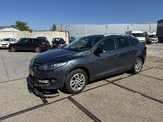skadebil auto Renault Mégane Grandtour 1.5 DCI Limited 2015/10